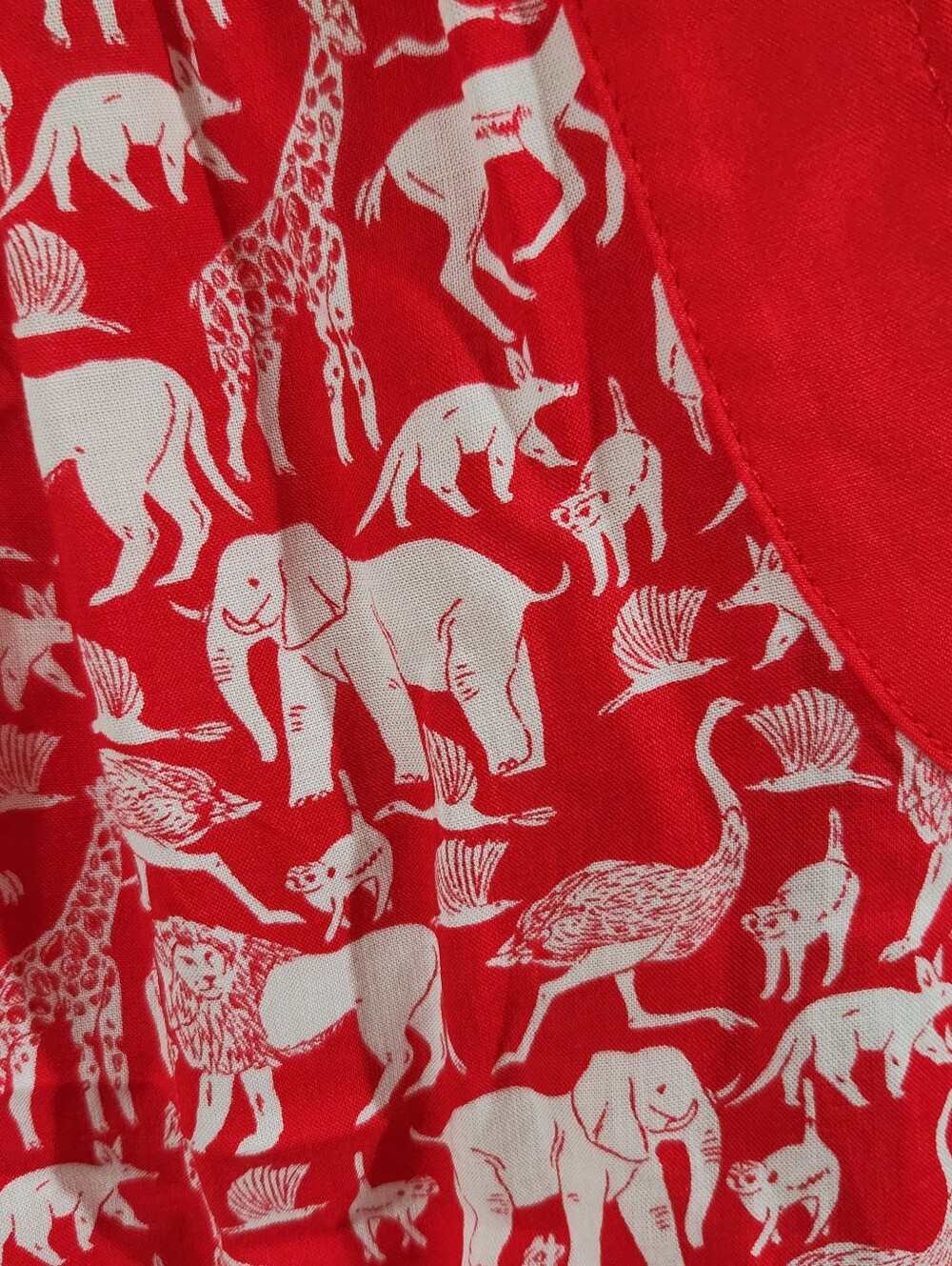 Maeve Anthropologie Top Women 4 Red Safari Zoo Animal Print Lion Giraffe Meerkat - Picture 3 of 4